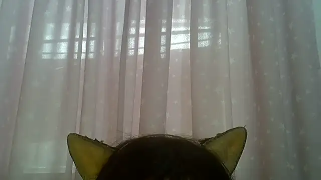 SkinnyKitten live cam on StripChat