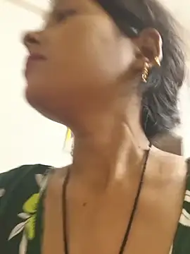 Gud_girl_Nilu webcam