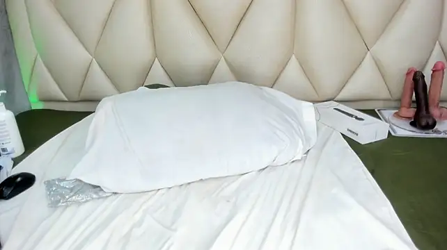 Ibbie_drastic live cam on StripChat