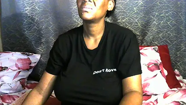 MistressShirleyXXX81 webcam