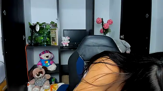 anonymous chatroom Zara Cute