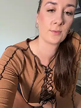 EllaMae live cam on StripChat