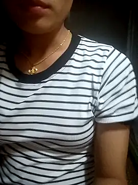 lina-lovebaby live cam on StripChat
