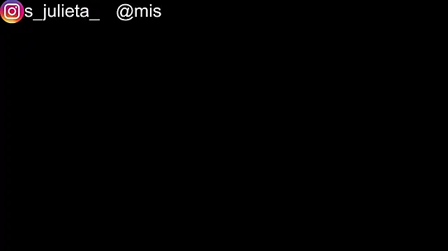 Julieta_Russell webcam