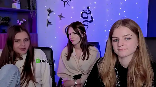 lisa_dark_ webcam
