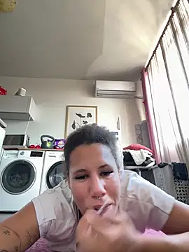 AaliyahHarris live cam on StripChat