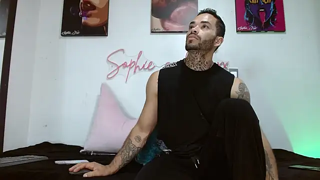 SophieFoxx17 webcam