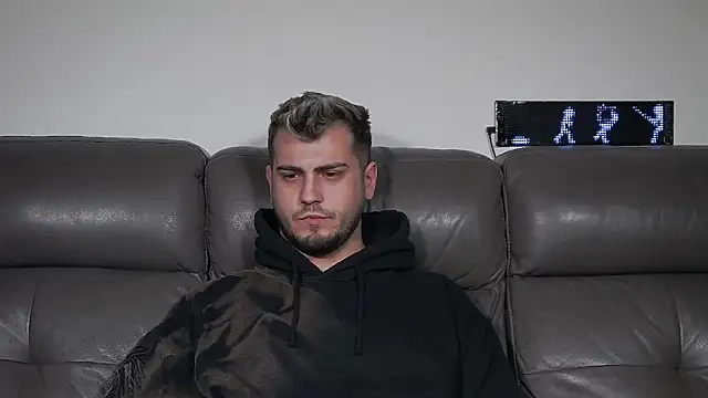 CrazyDom1 live cam on StripChat