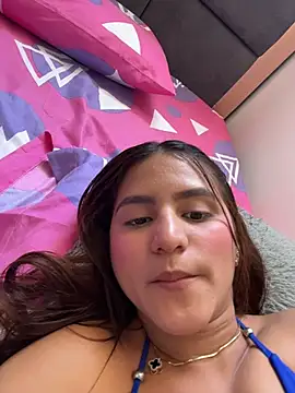 ViankaRose live cam on StripChat