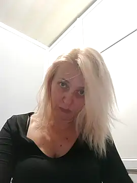 MiaLove183 webcam