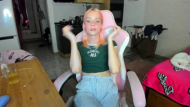 _Alice_Kitty live cam on StripChat