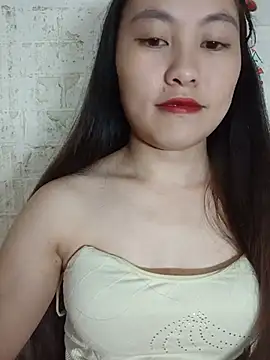 Cherry-squirtt live cam on StripChat