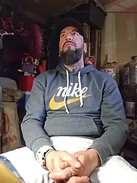 Beardedtattood live sex cam