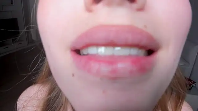 JunieAmert live cam on StripChat