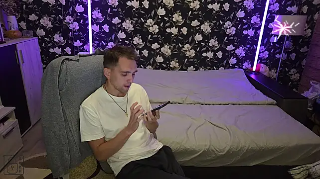 Vuitton live cam on StripChat