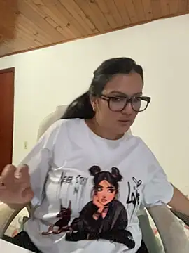 SWEETLILY18 live cam on StripChat