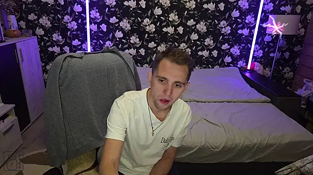 Vuitton live cam on StripChat