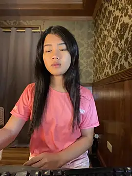 hugecock_molly live sex cam