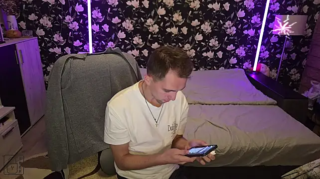 Vuitton live cam on StripChat