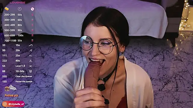 LilyBellee webcam