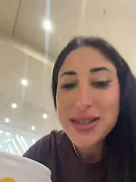 MiaFoxie_ live cam on StripChat