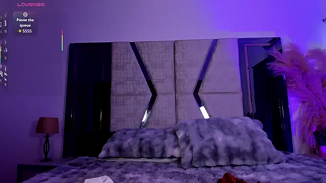 CarolineFyre live cam on StripChat