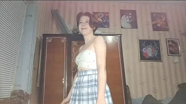 LeonardaElchert live cam on StripChat