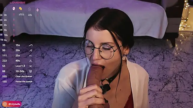 LilyBellee webcam