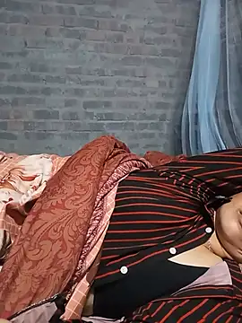Linda-04 live cam on StripChat