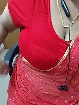 tamil-ranjitha07 (Ask my age) - Oil on boobs