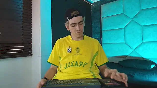 Tyler_Mcrey live cam preview