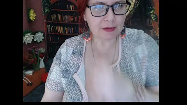 PlayfullMature webcam