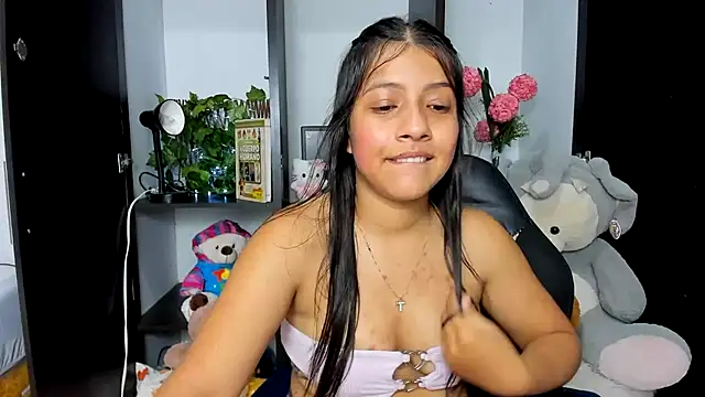 zara_cute live cam on StripChat