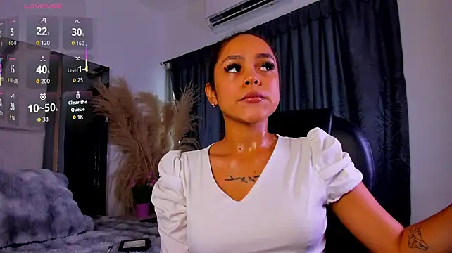 CarolineFyre webcam