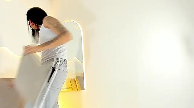 ArohomLester_ webcam