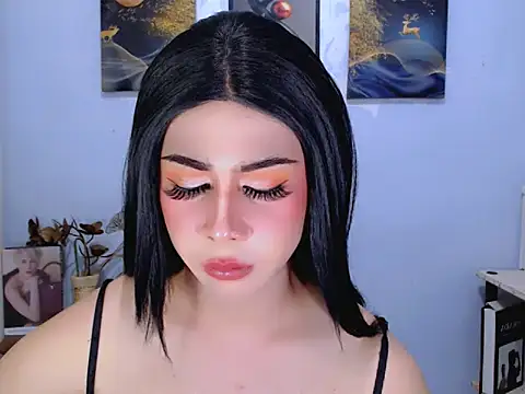 Bini_Red live cam on StripChat