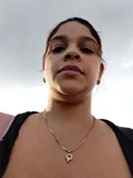 Layla-daring webcam