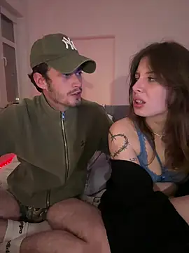 Chaos_and_cream webcam