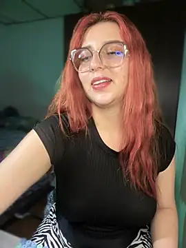 CoraVibes live cam on StripChat