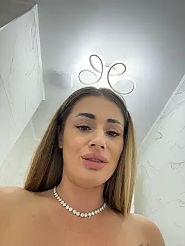 IsabellaEtthan live cam on StripChat