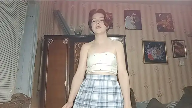 LeonardaElchert live cam on StripChat