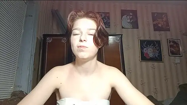 LeonardaElchert live cam on StripChat