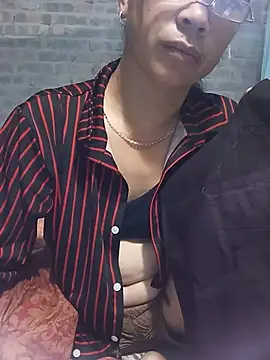 Linda-04 webcam