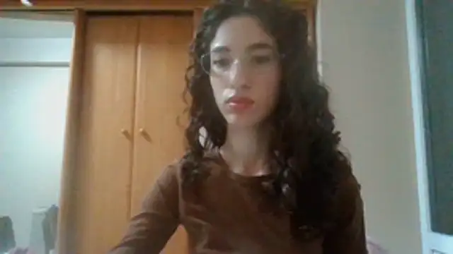 CrystalDolls live cam on StripChat