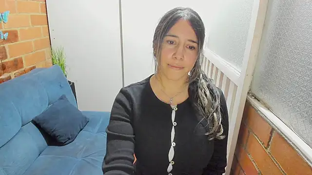 Penelope47 live cam on StripChat