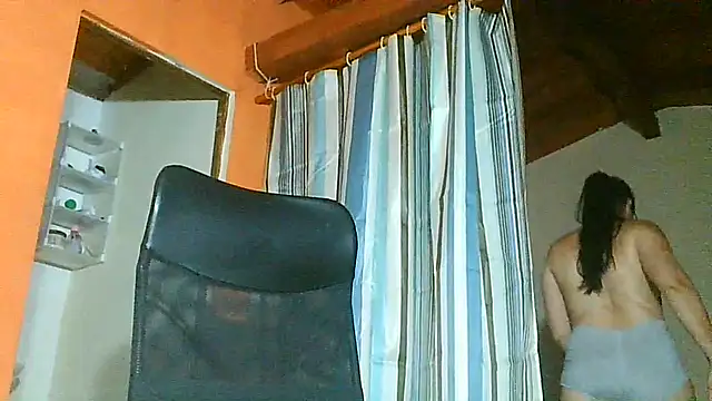 Nathalieprez4 live cam on StripChat