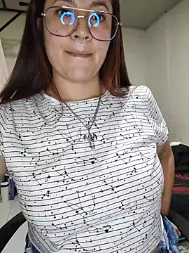 samm_curvy live cam on StripChat