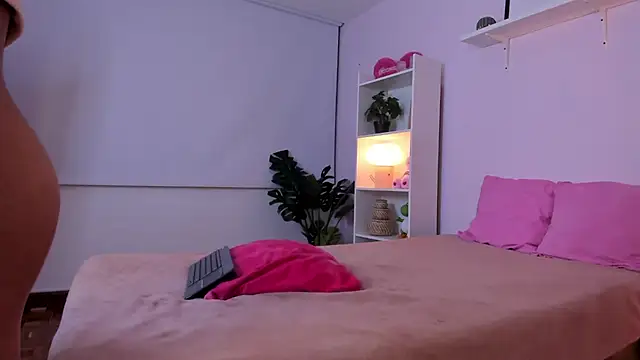 solsireth live cam on StripChat