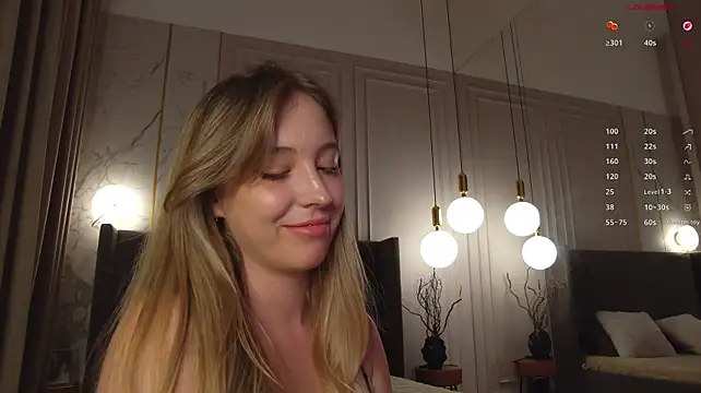LoraineLuff webcam
