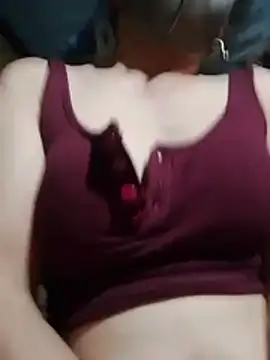 Cella8386 live cam on StripChat